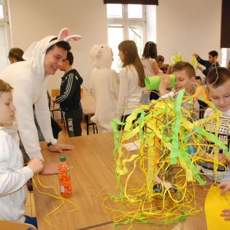 Zwyczaje wielkanocne w państwach obszaru języka niemieckiego i angielskiego w wykładzie dla słuchaczy Uniwersytetu Dziecięcego