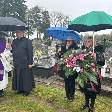 Uroczyste poświęcenie tablicy pamiątkowej śp. ks. Prof. dr hab. Tadeusza Bąka w Siennicy Różanej