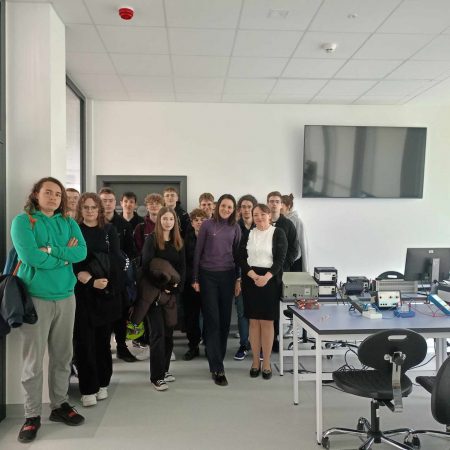 Zajęcia laboratoryjne z fizyki dla młodzieży z ZSDGiL w Jarosławiu