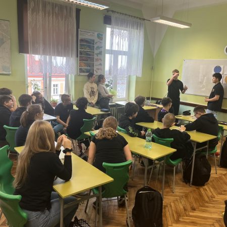 Wizyta studentów psychologii w Szkole Podstawowej nr 1 im. św. Królowej Jadwigi