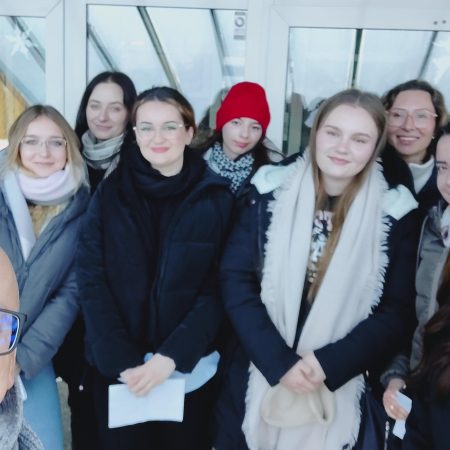 Studentki Wydziału Humanistycznego w SP w Roźwienicy – wizyta studyjna