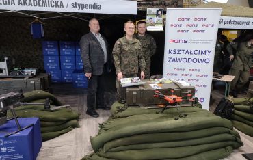 Nasi studenci na targach wojskowych w Stalowej Woli