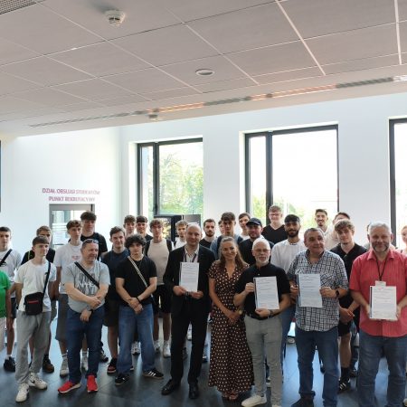 1 Uczniowie z wizytą na Wydziale Inżynierii Technicznej