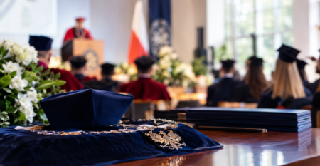 Akademickie Insygnia Na Uroczystości Inauguracyjnej